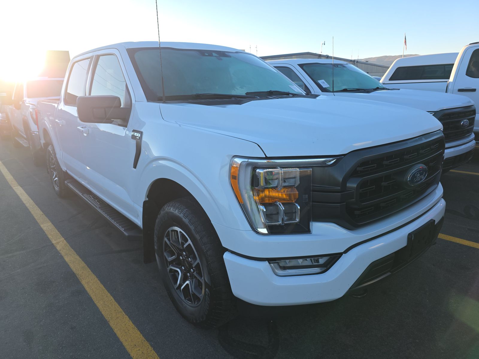 2023 FORD F150 XLT GAS WHITE SHORT BED SINGLE - Image 3
