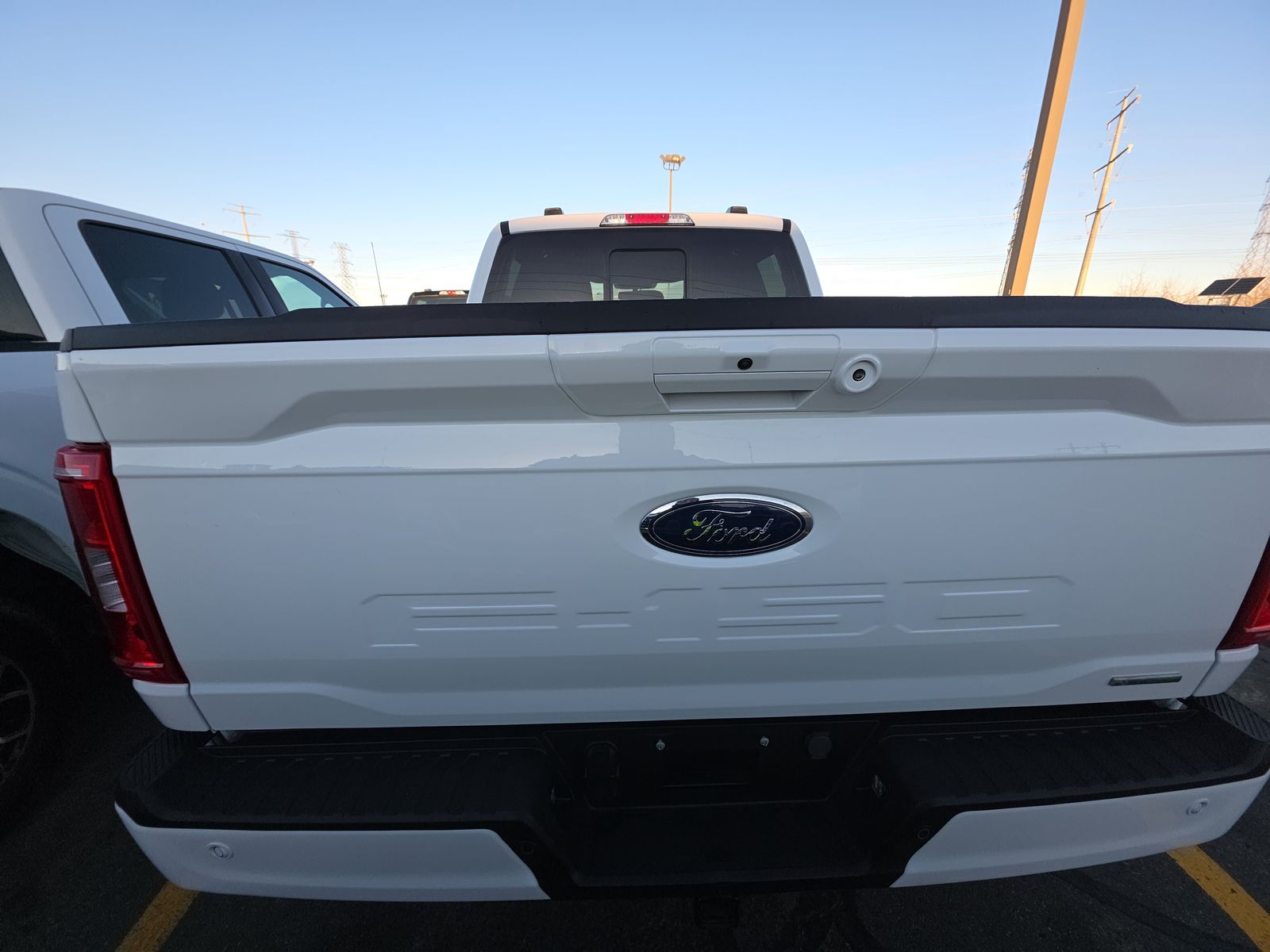 2023 FORD F150 XLT GAS WHITE SHORT BED SINGLE - Image 5