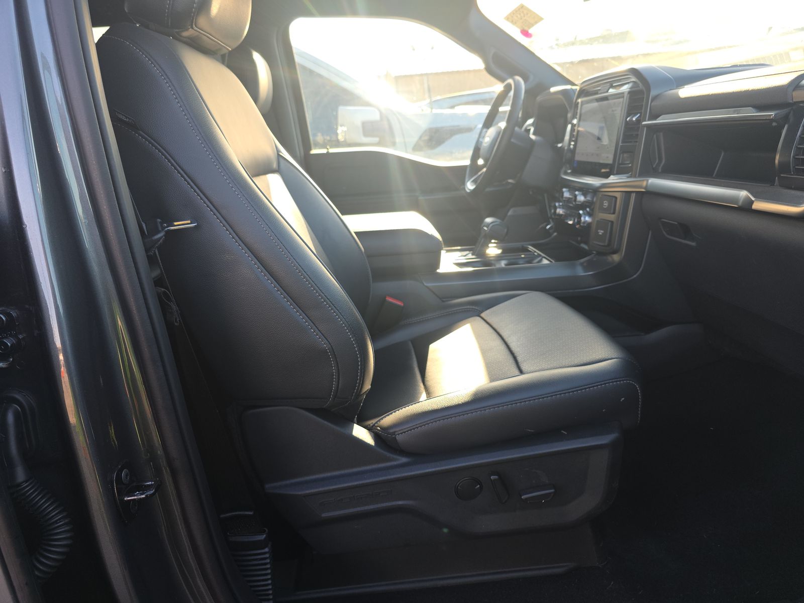 2025 Ford F-150 Hybrid Lariat AWD