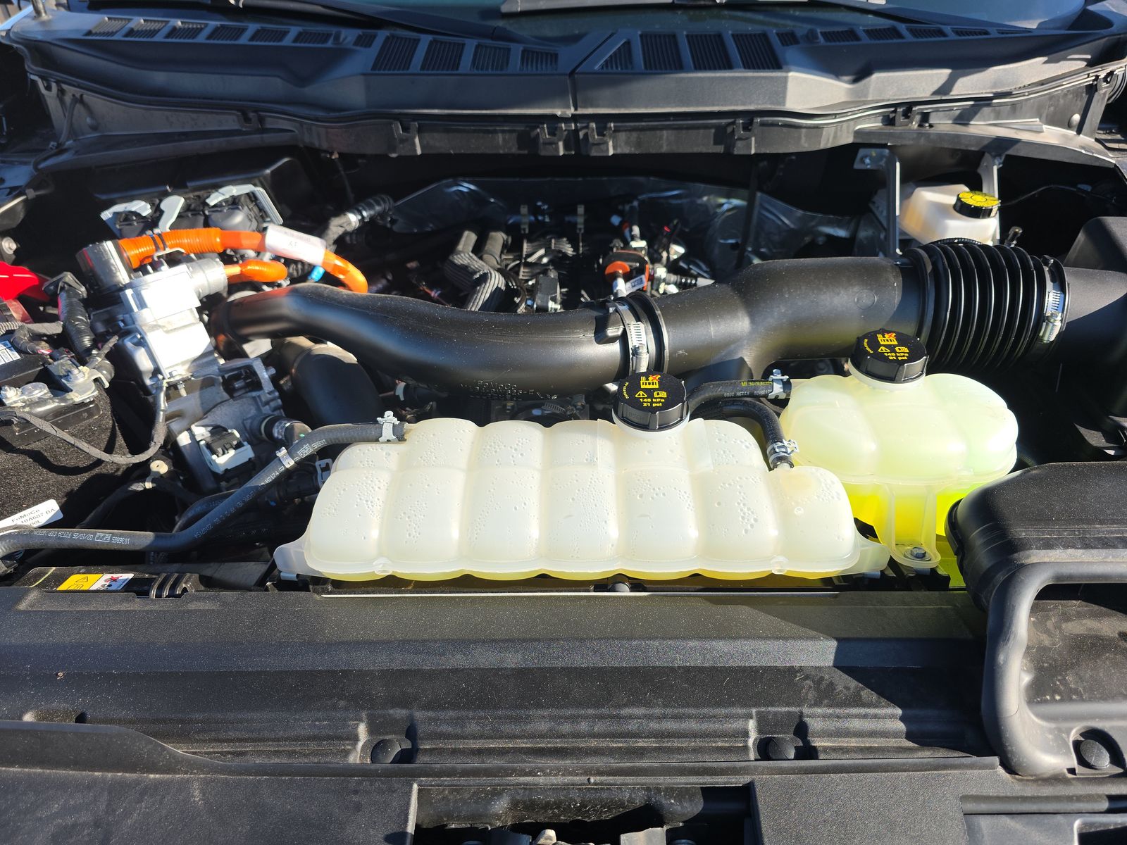 2025 Ford F-150 Hybrid Lariat AWD