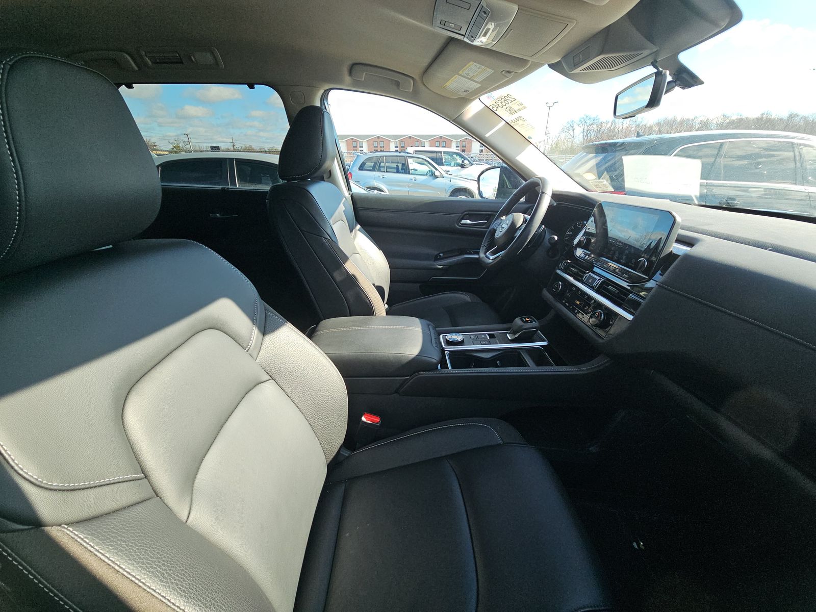 2024 Nissan Pathfinder SL AWD