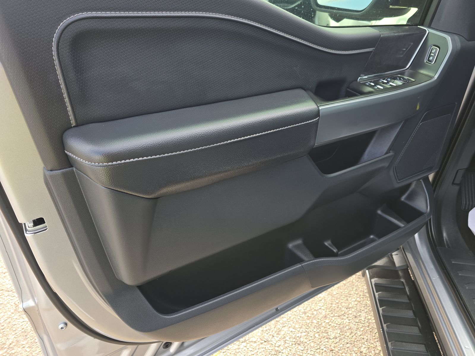 2025 Ford F-150 Hybrid XLT AWD