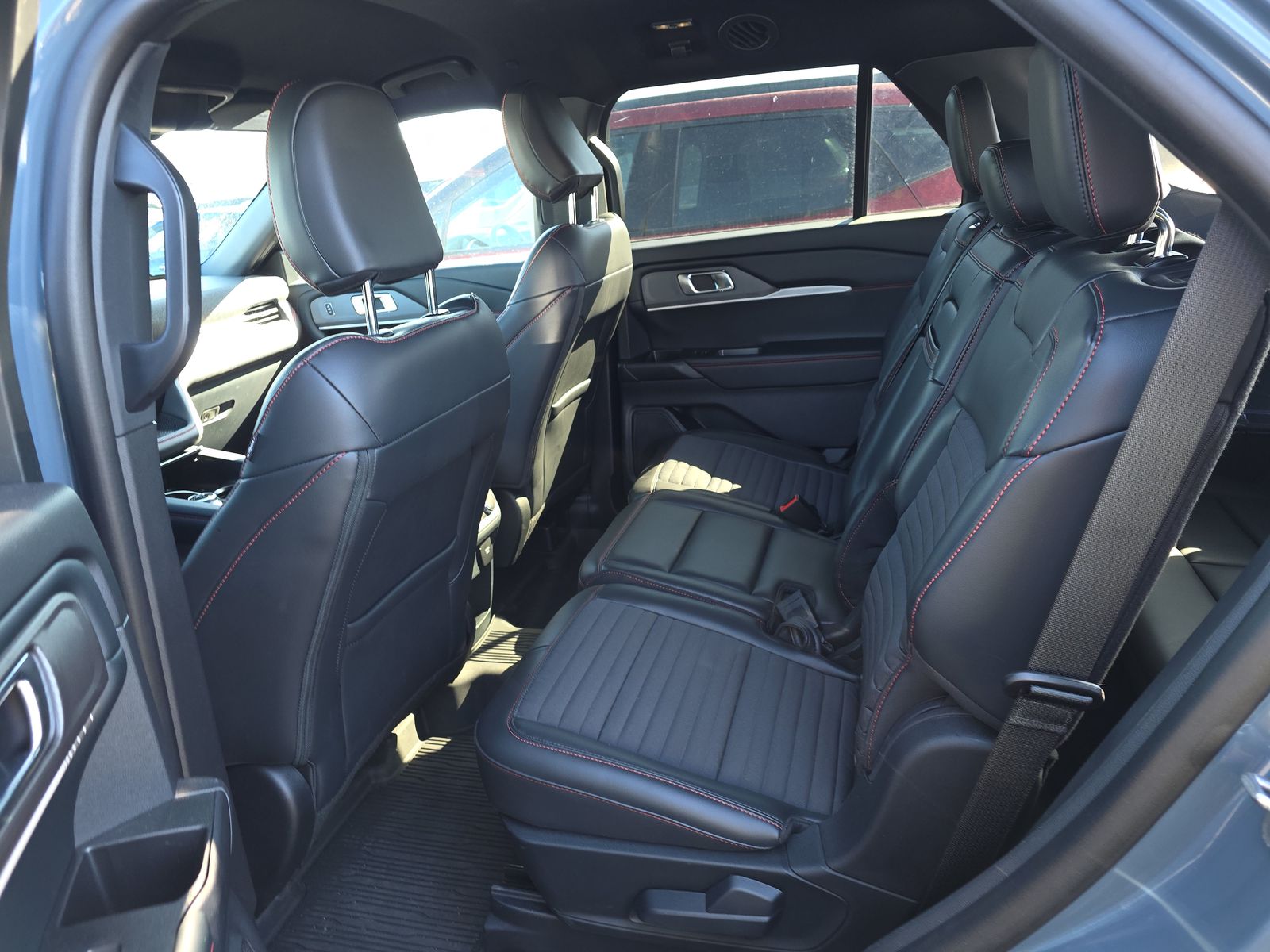 2025 Ford Explorer ST-Line AWD