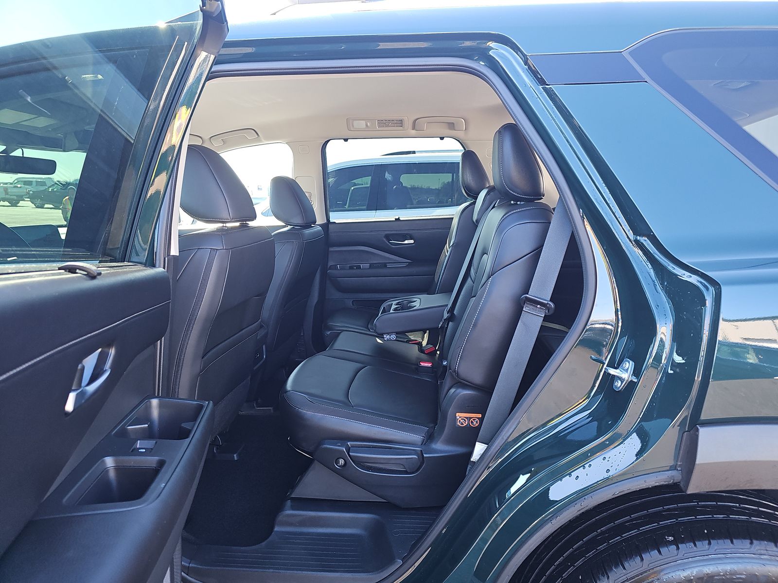 2025 Nissan Pathfinder SL FWD