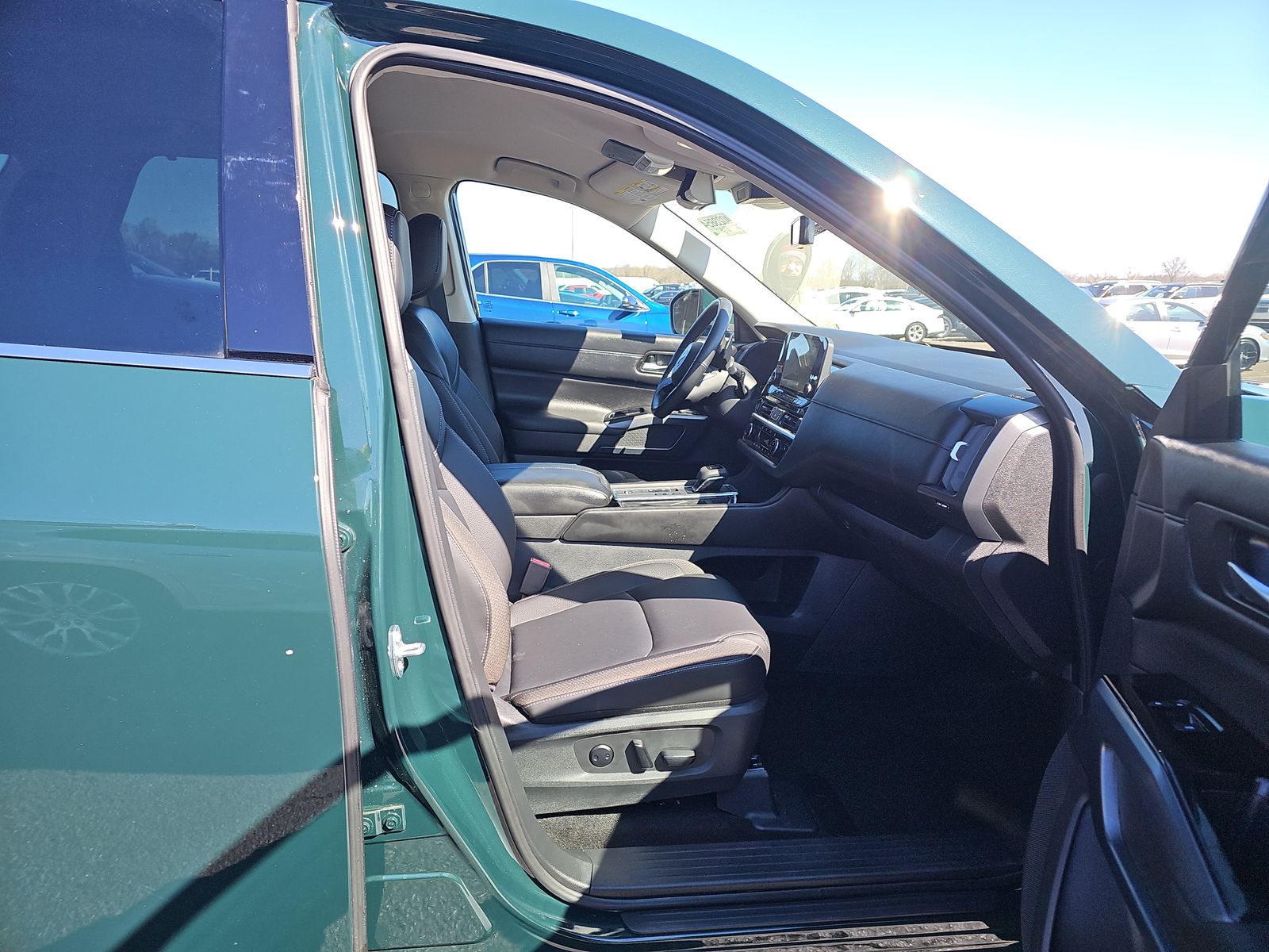 2025 Nissan Pathfinder SL FWD