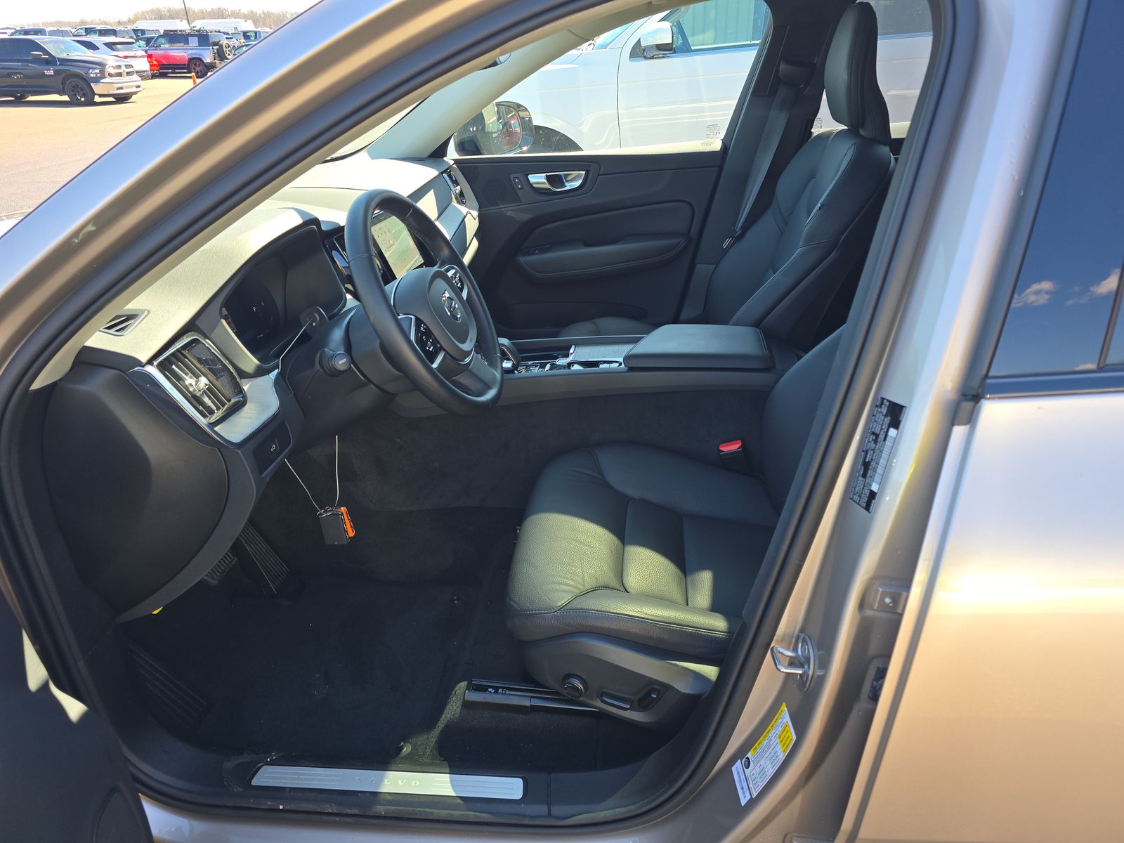 2025 Volvo XC60 B5 Plus AWD