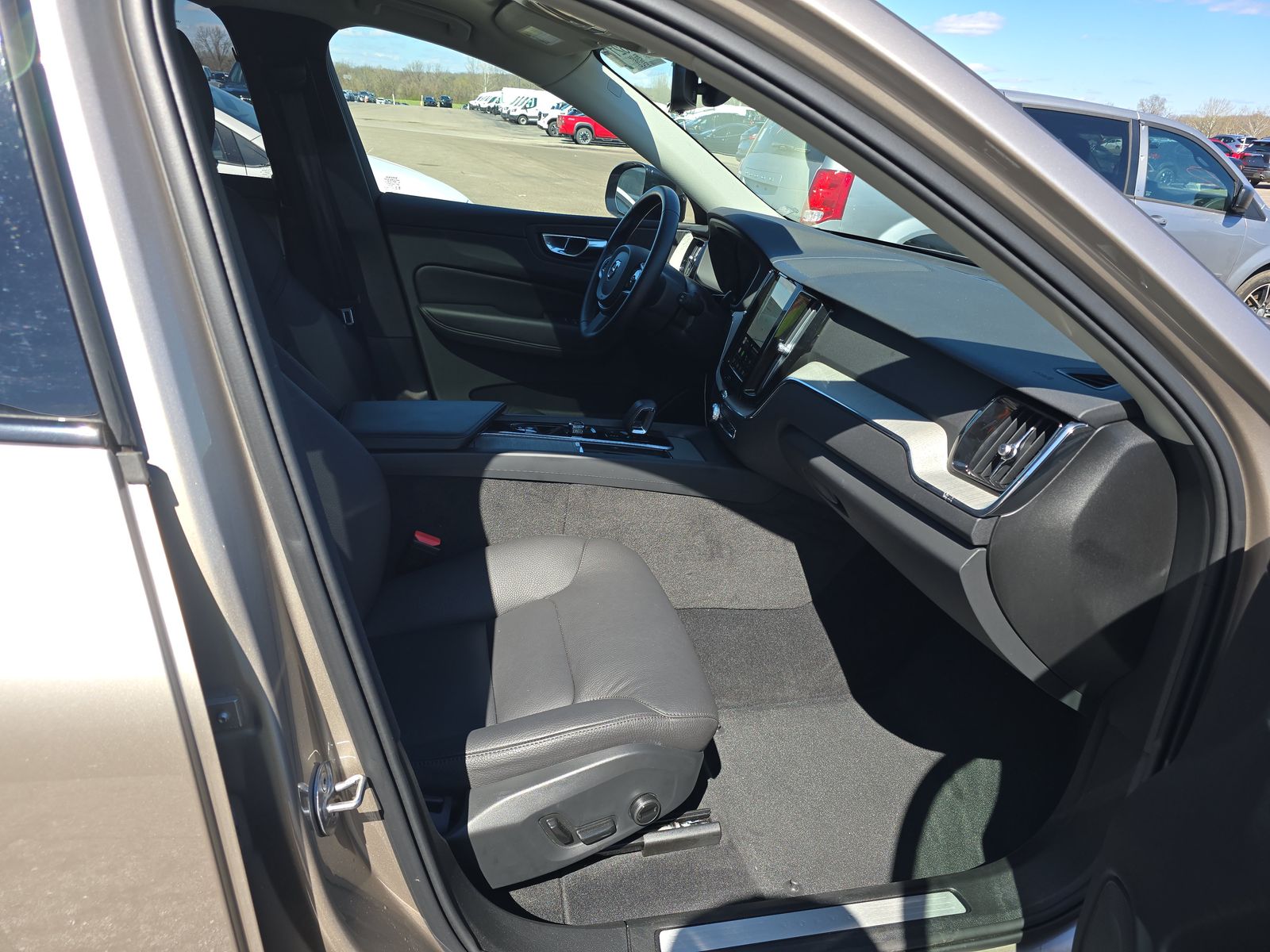 2025 Volvo XC60 B5 Plus AWD