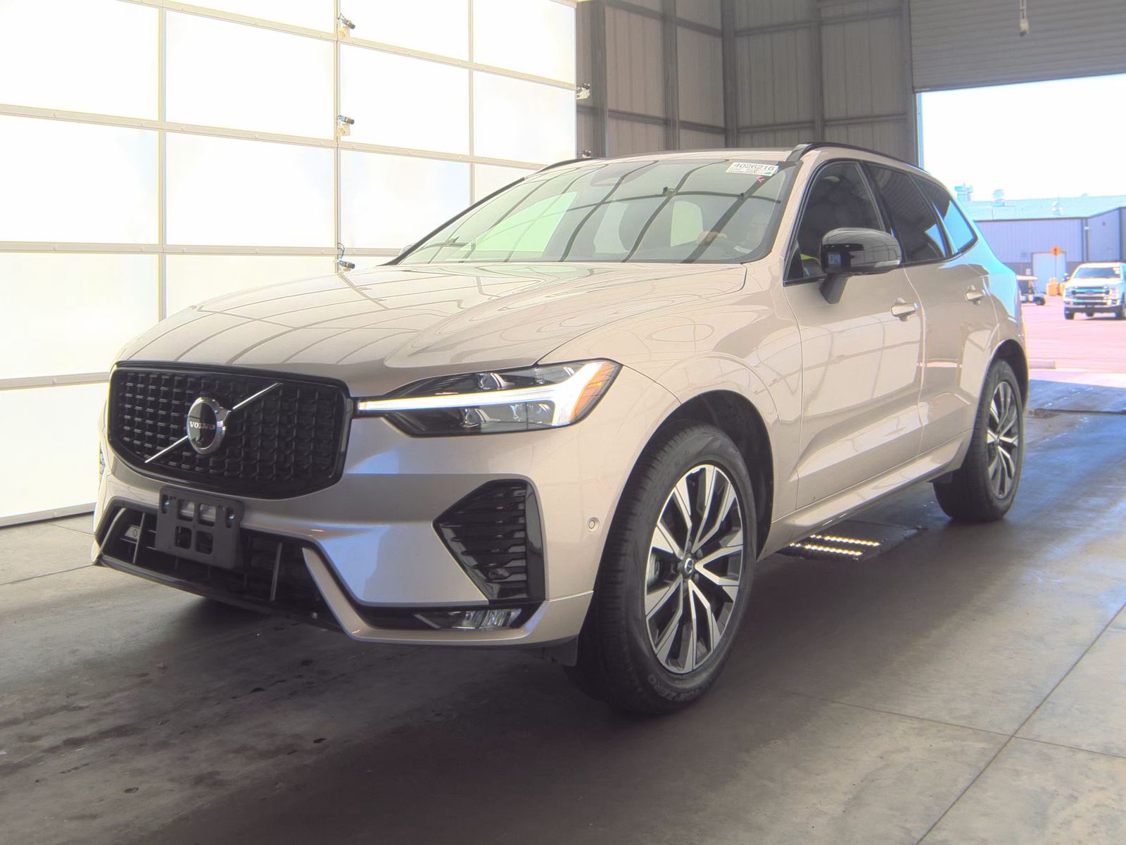 2025 Volvo XC60 B5 Plus AWD