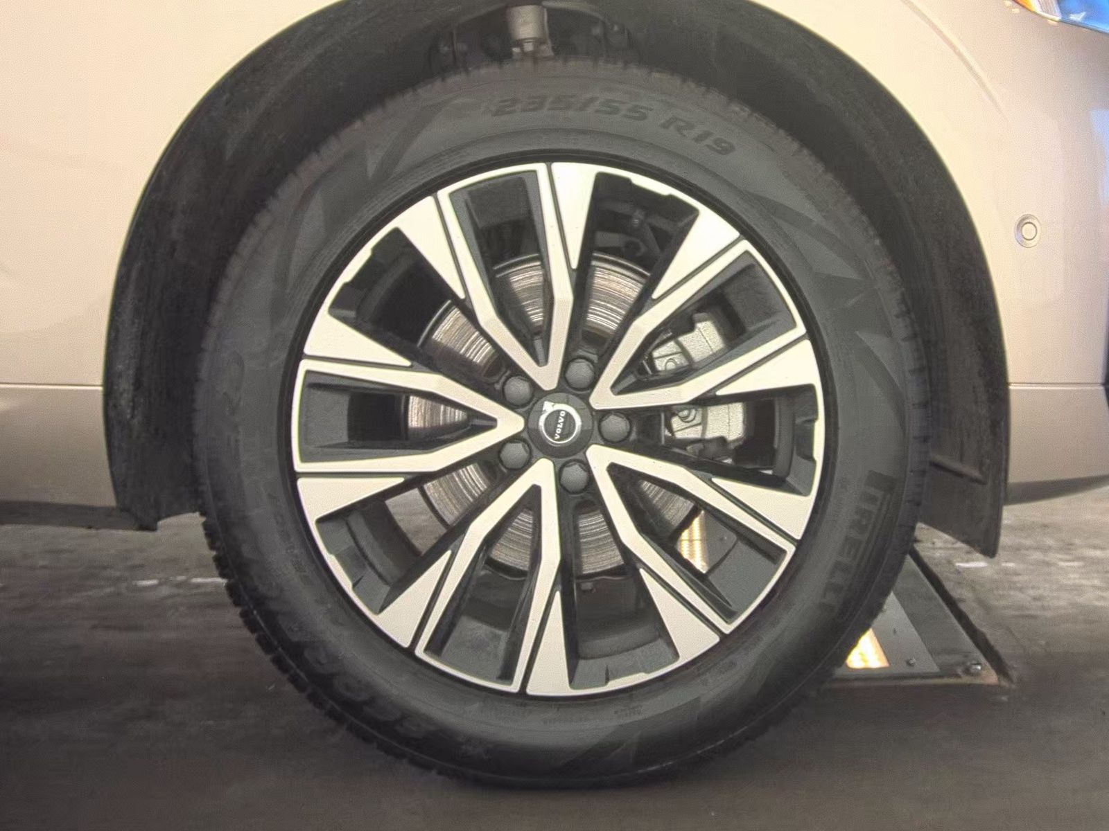 2025 Volvo XC60 B5 Plus AWD