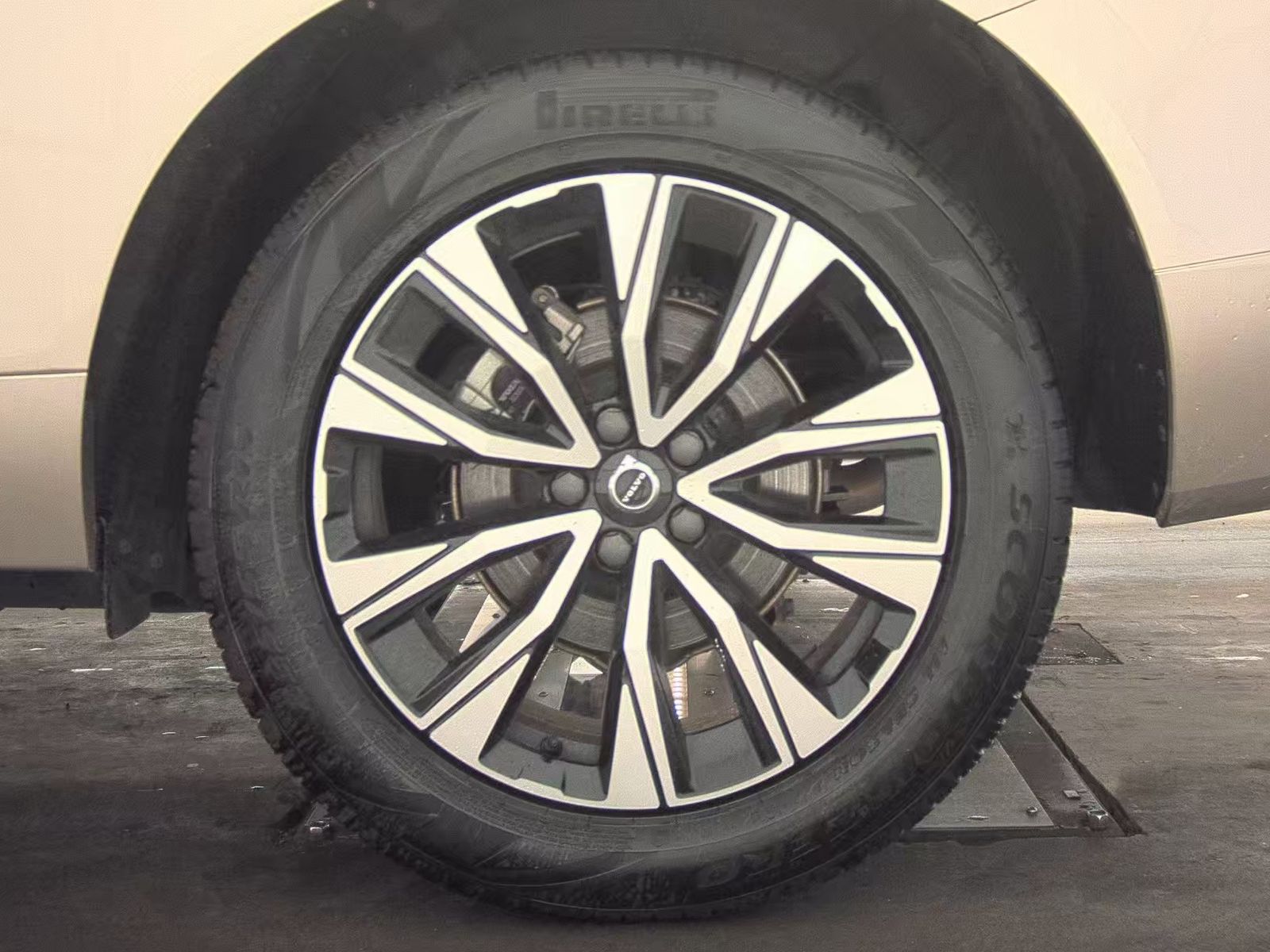 2025 Volvo XC60 B5 Plus AWD