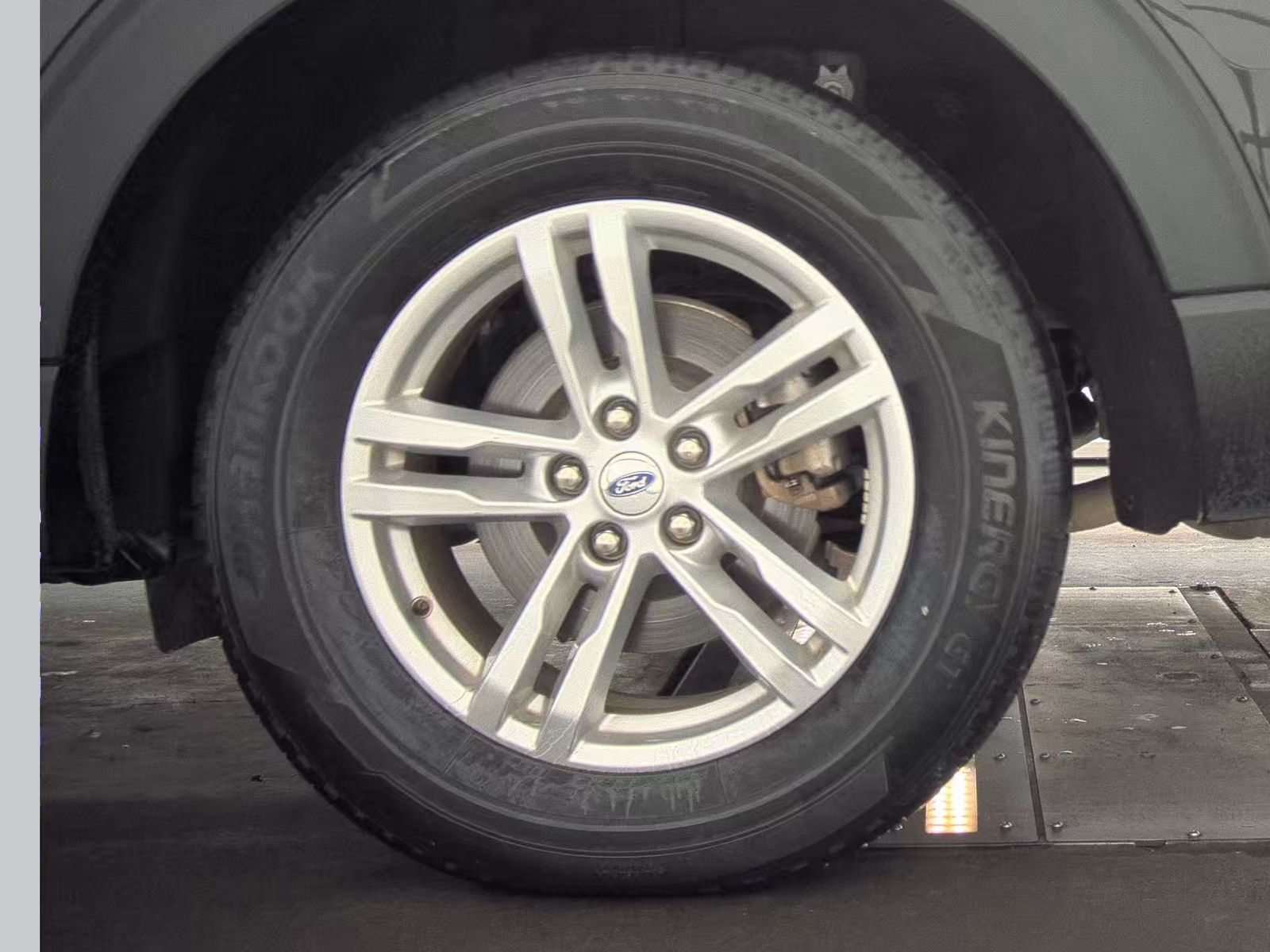 2023 Ford Explorer XLT AWD