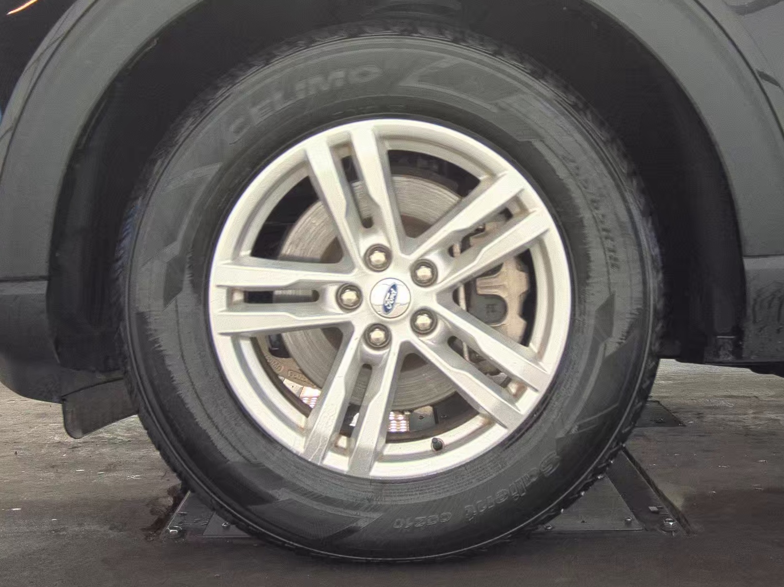 2023 Ford Explorer XLT AWD