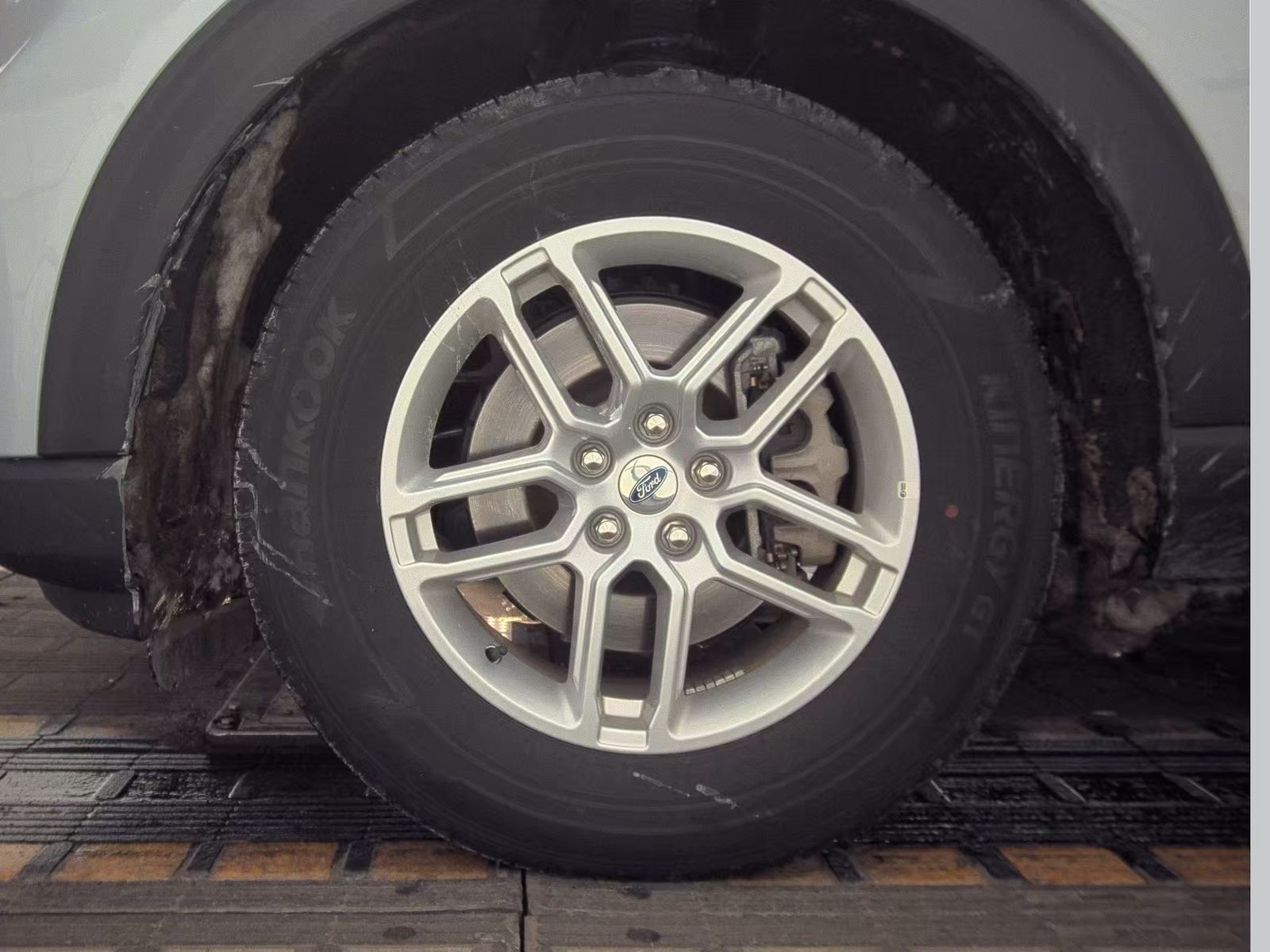 2025 Ford Explorer Active AWD