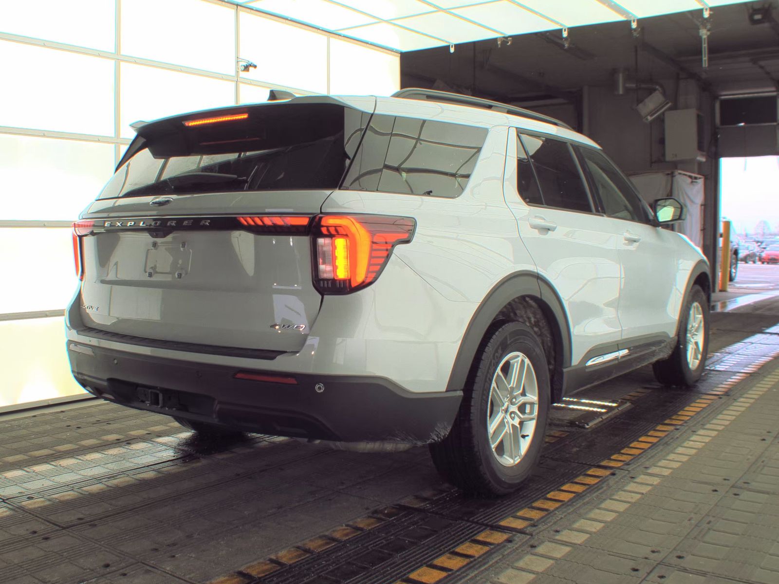 2025 Ford Explorer Active AWD