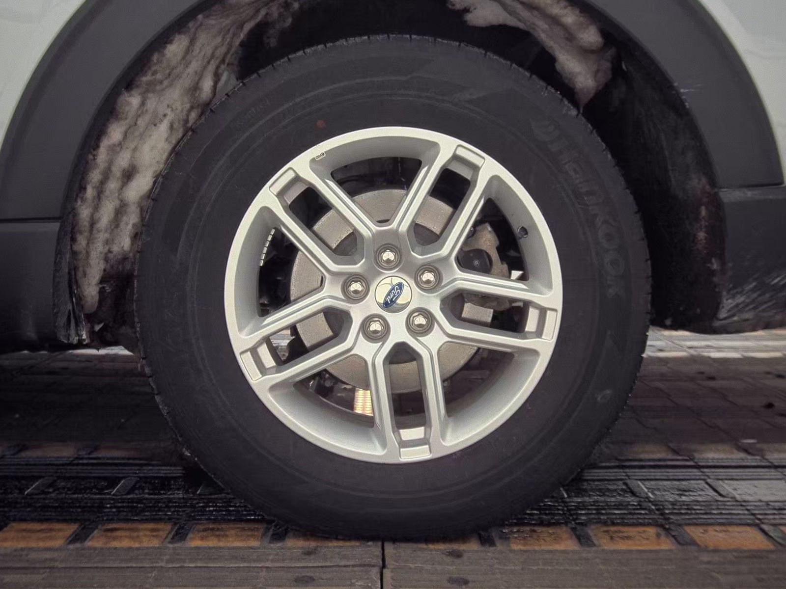 2025 Ford Explorer Active AWD