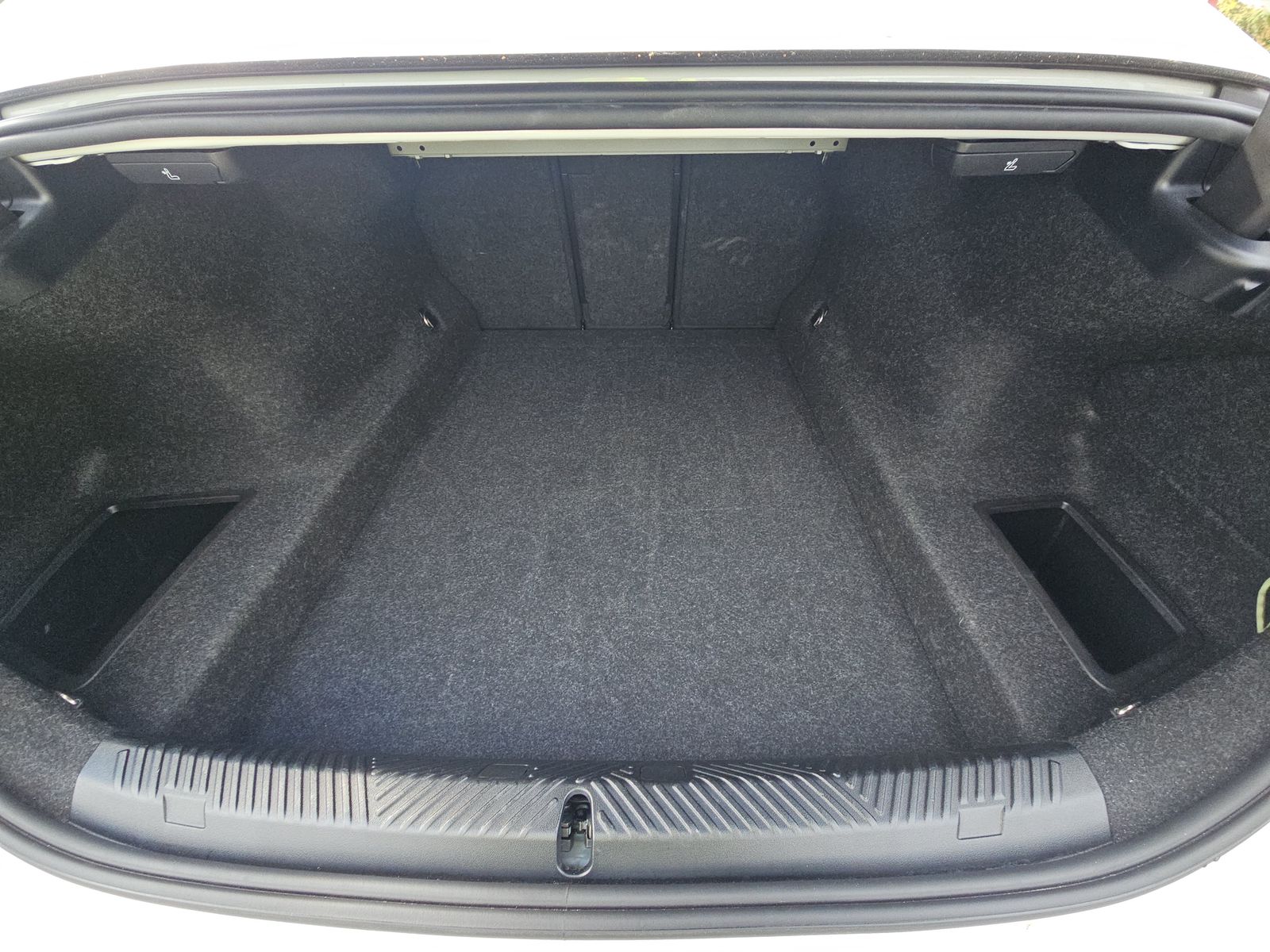 2025 BMW 5 Series 530i RWD