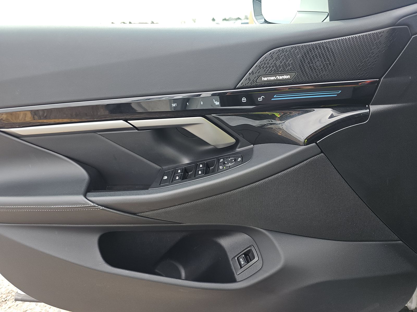 2025 BMW 5 Series 530i RWD