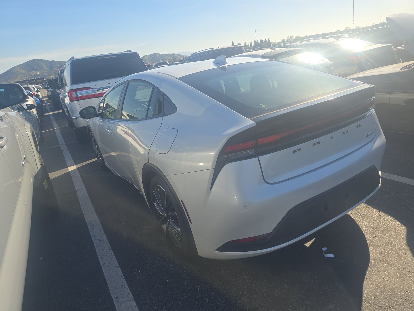 Toyota Prius LE снимка Toyota Prius LE