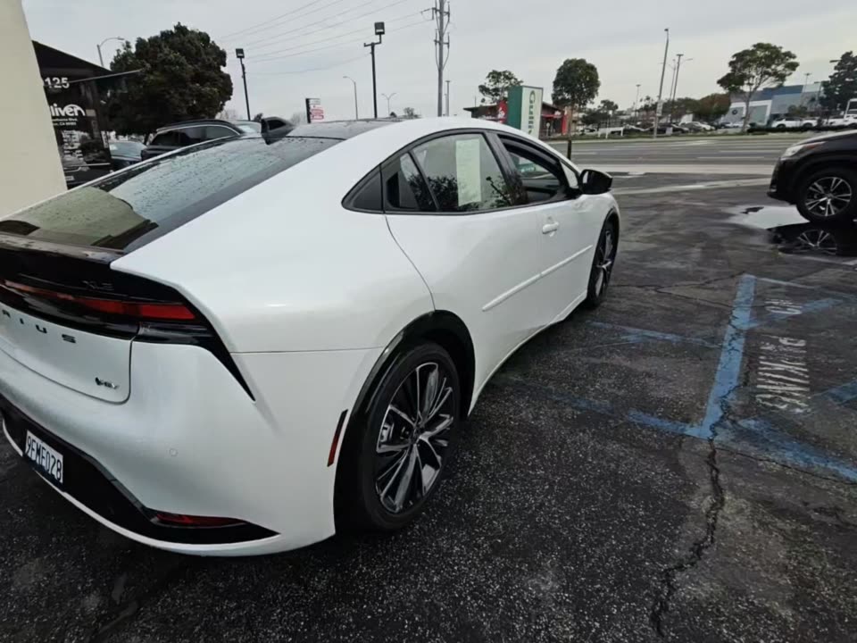 Toyota Prius XLE снимка Toyota Prius XLE