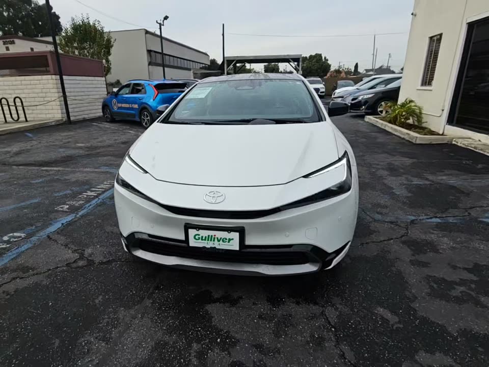 Toyota Prius XLE снимка Toyota Prius XLE