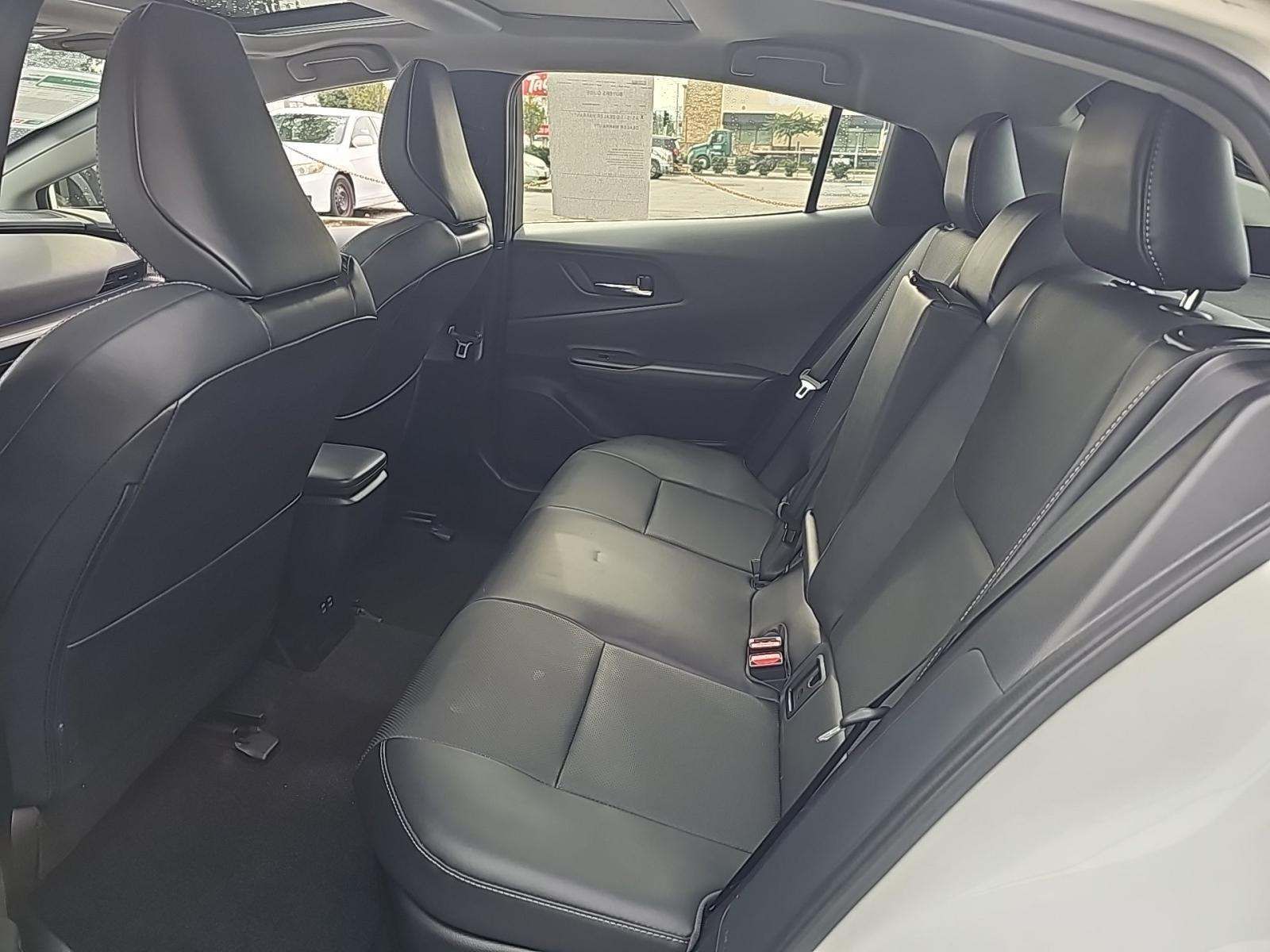 Toyota Prius XLE снимка Toyota Prius XLE
