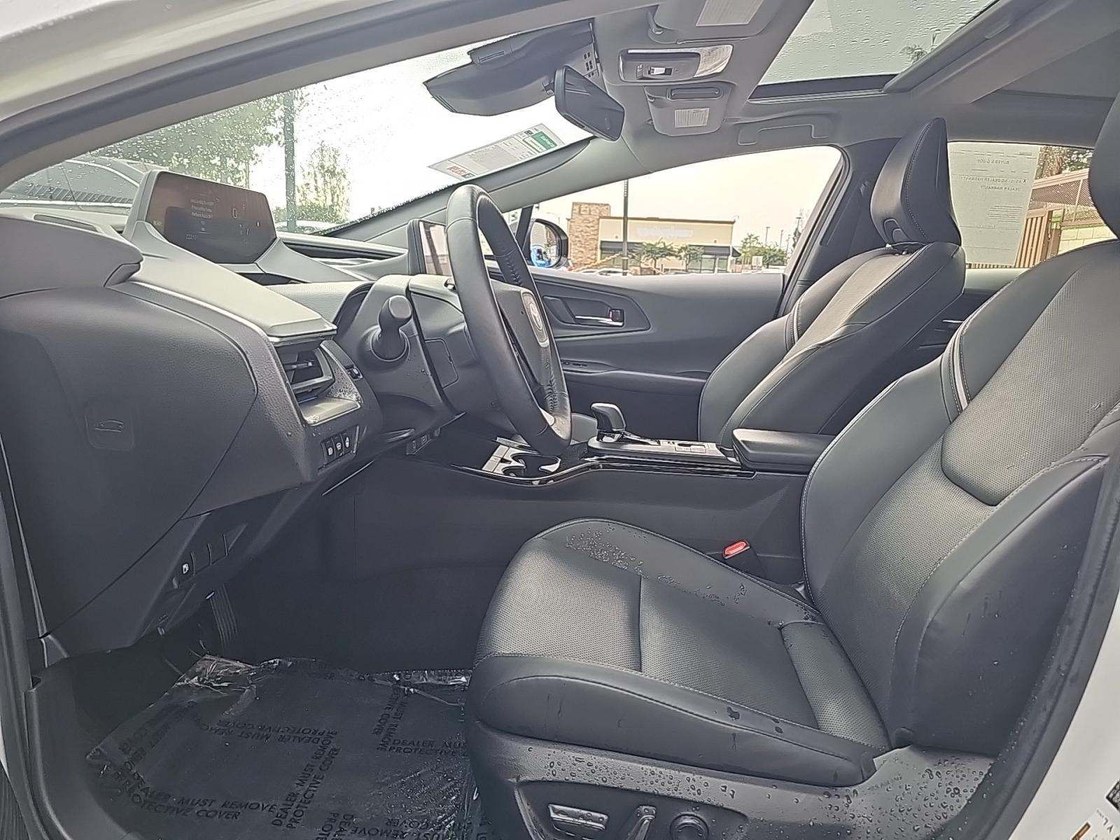 Toyota Prius XLE снимка Toyota Prius XLE