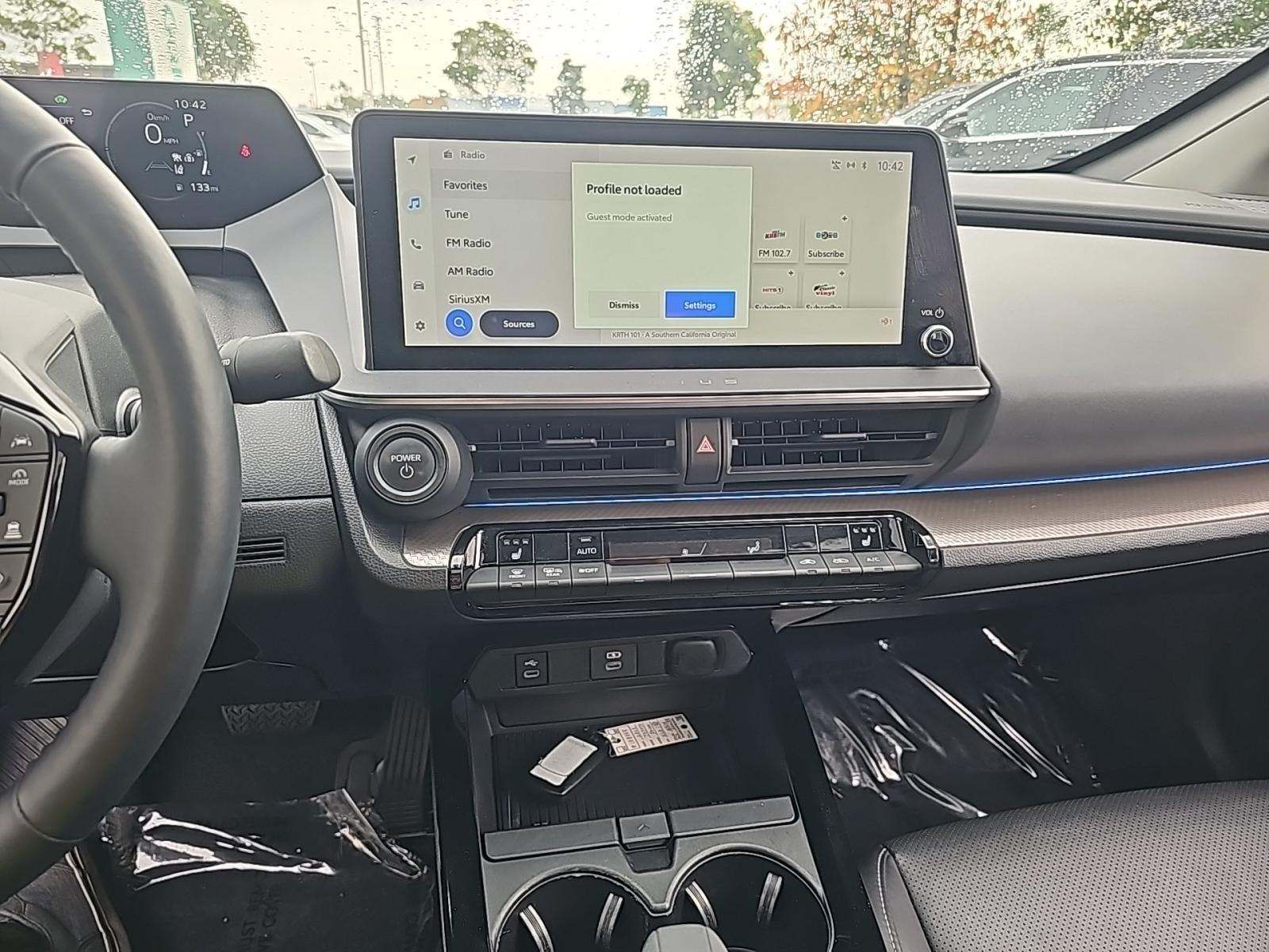 Toyota Prius XLE снимка Toyota Prius XLE