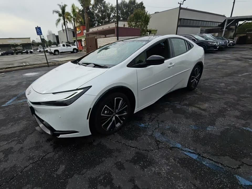 Toyota Prius XLE снимка Toyota Prius XLE