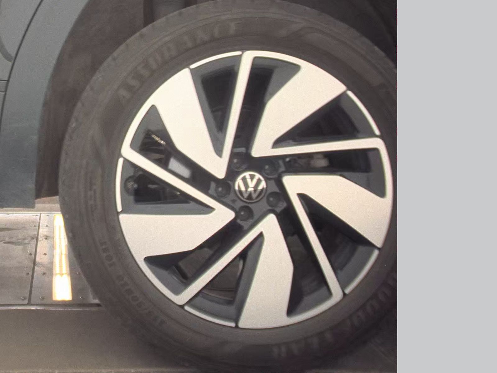 2024 Volkswagen Atlas 2.0T SE AWD