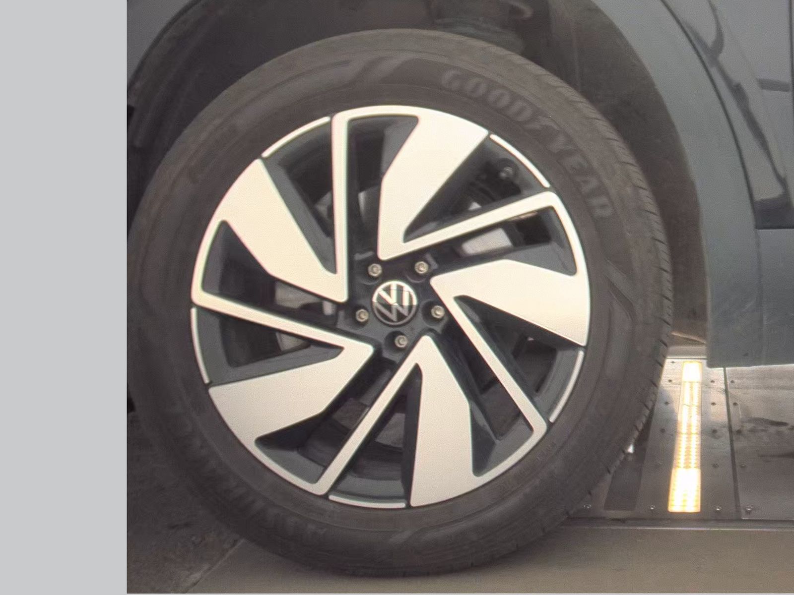 2024 Volkswagen Atlas 2.0T SE AWD