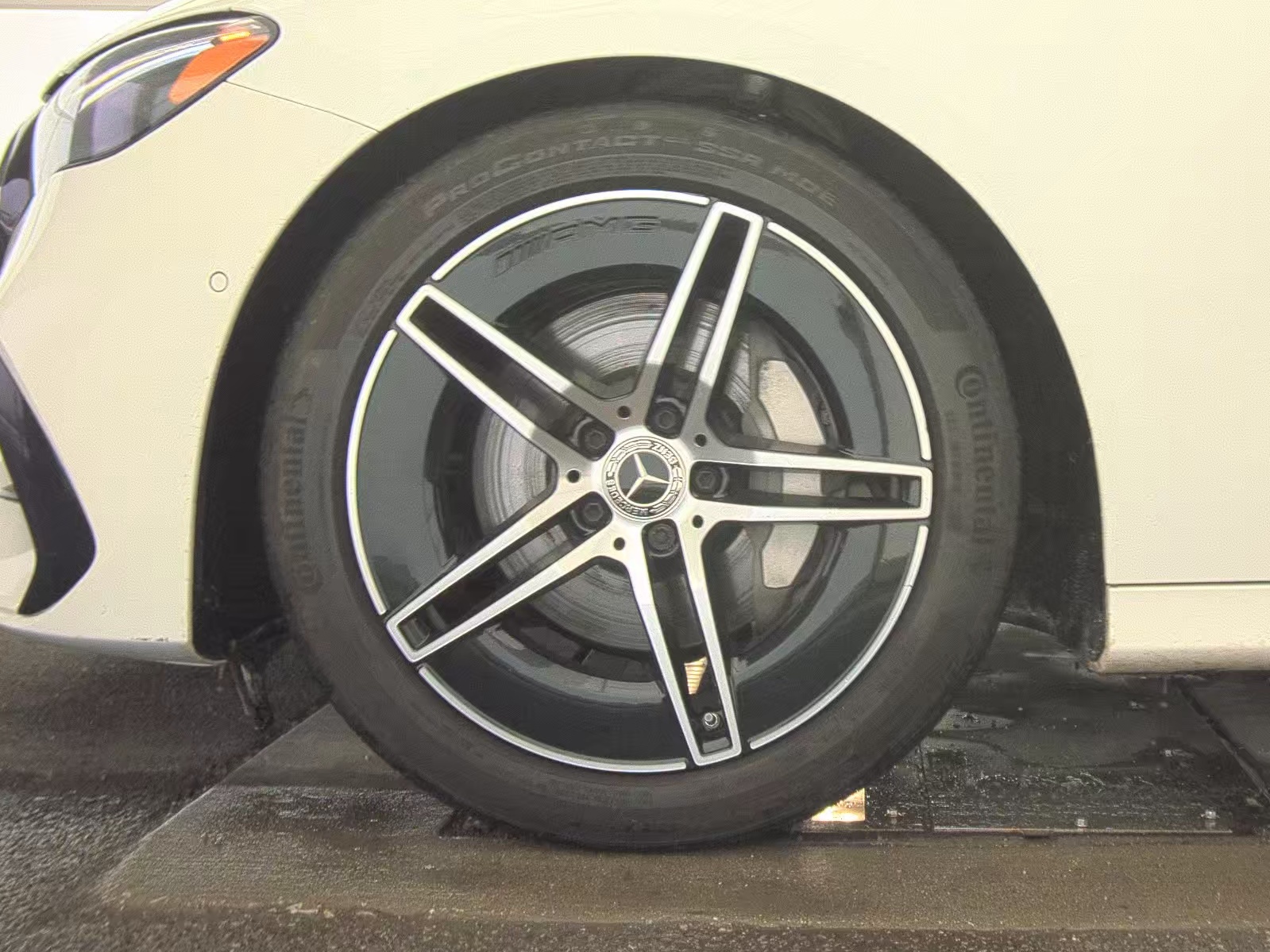 MERCEDES-BENZ E-CLASS - 10