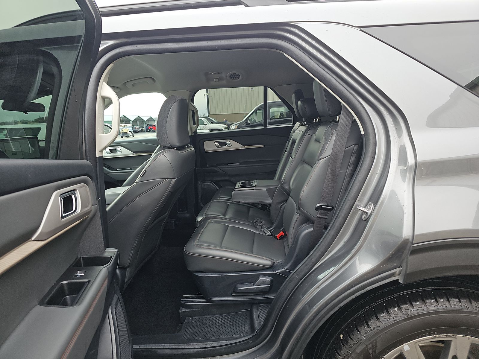 2025 Ford Explorer Active AWD