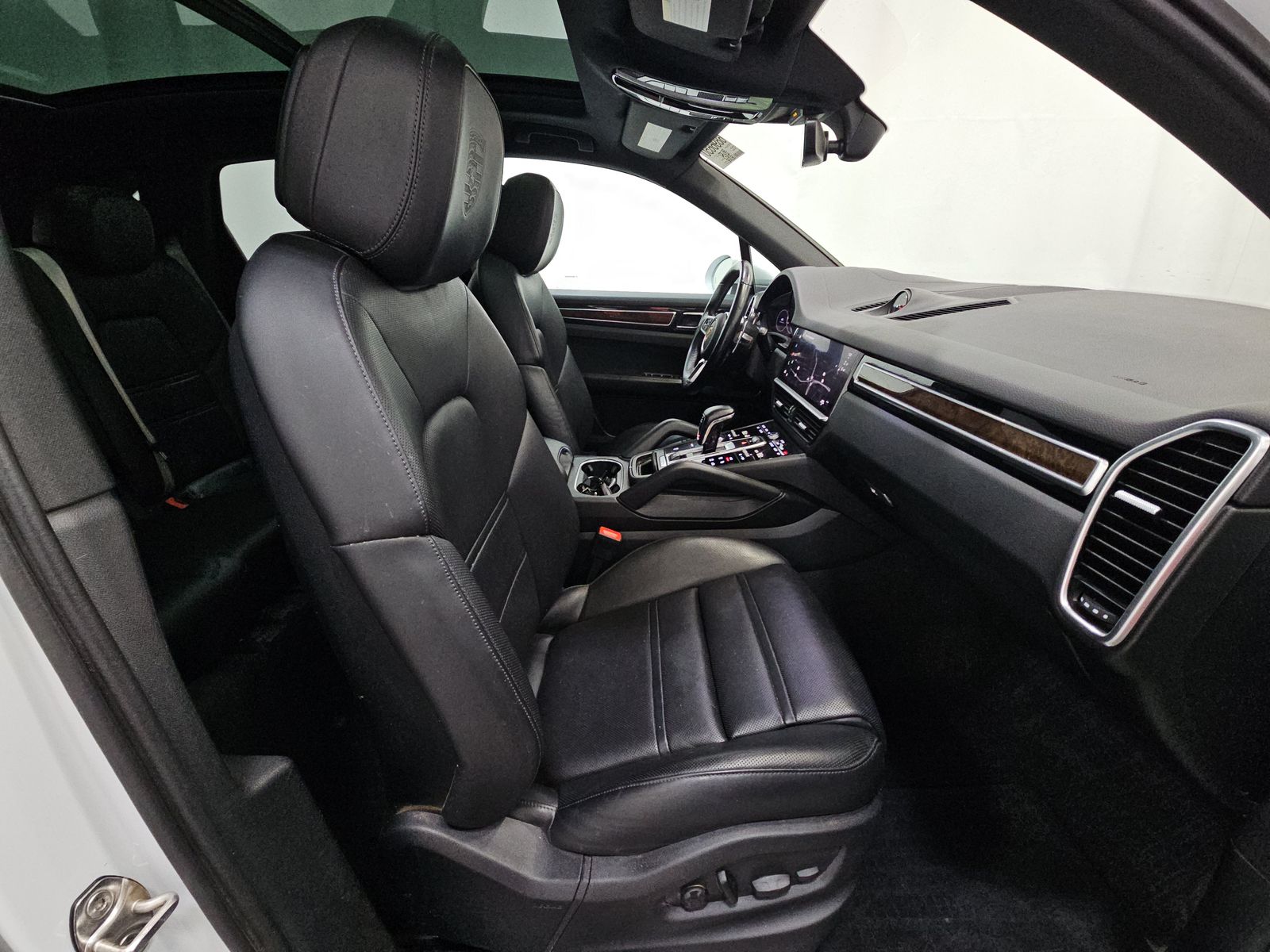 2022 Porsche Cayenne Platinum Edition AWD