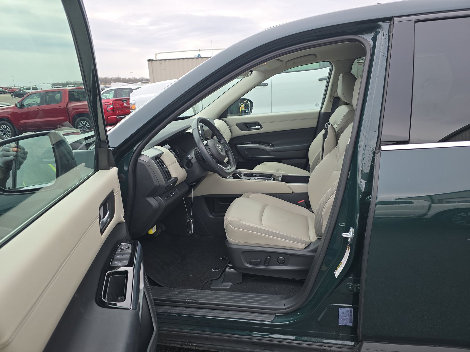 2025 Nissan Pathfinder SL FWD