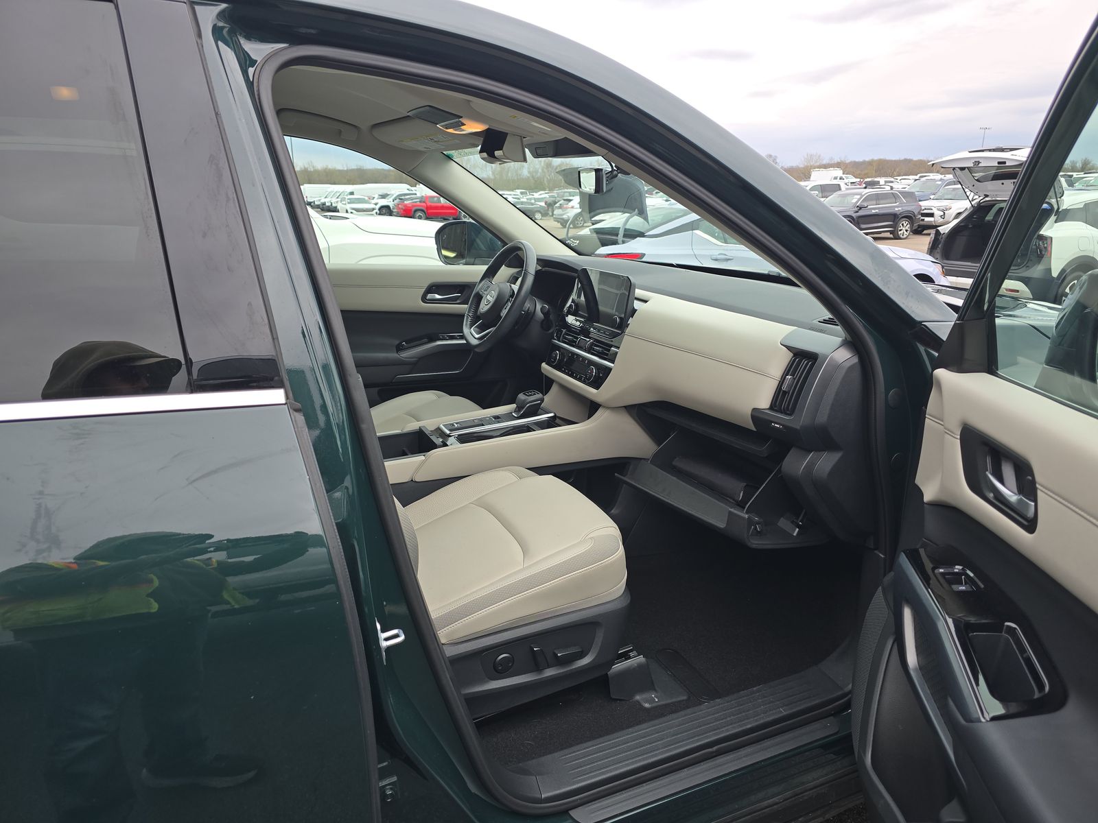 2025 Nissan Pathfinder SL FWD