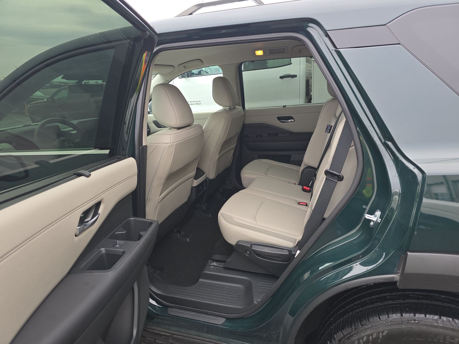 2025 Nissan Pathfinder SL FWD