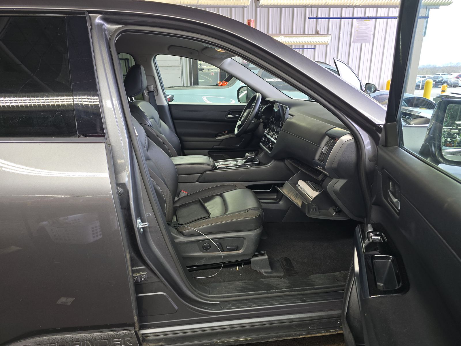 2025 Nissan Pathfinder SL FWD