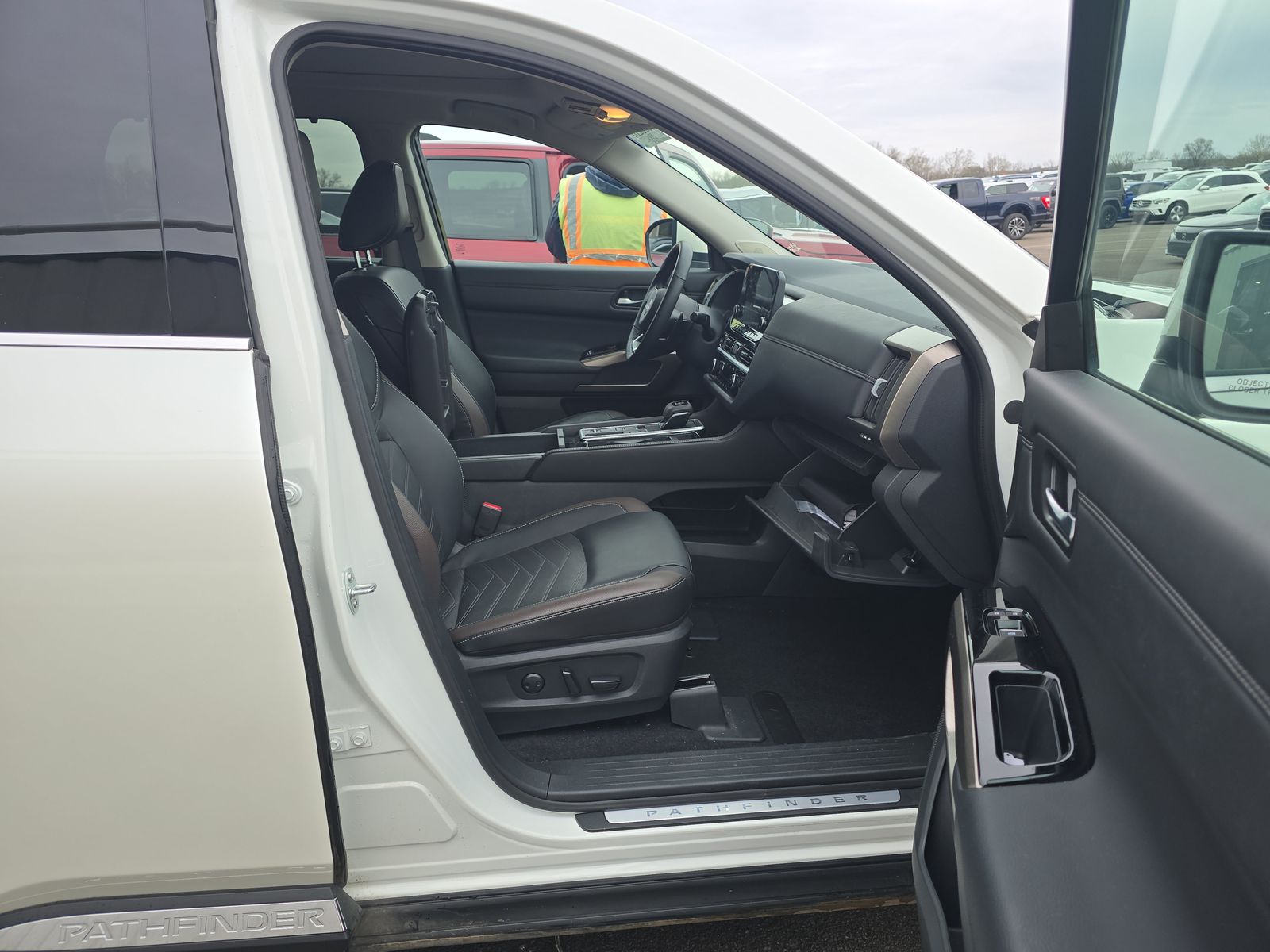 2024 Nissan Pathfinder Platinum FWD