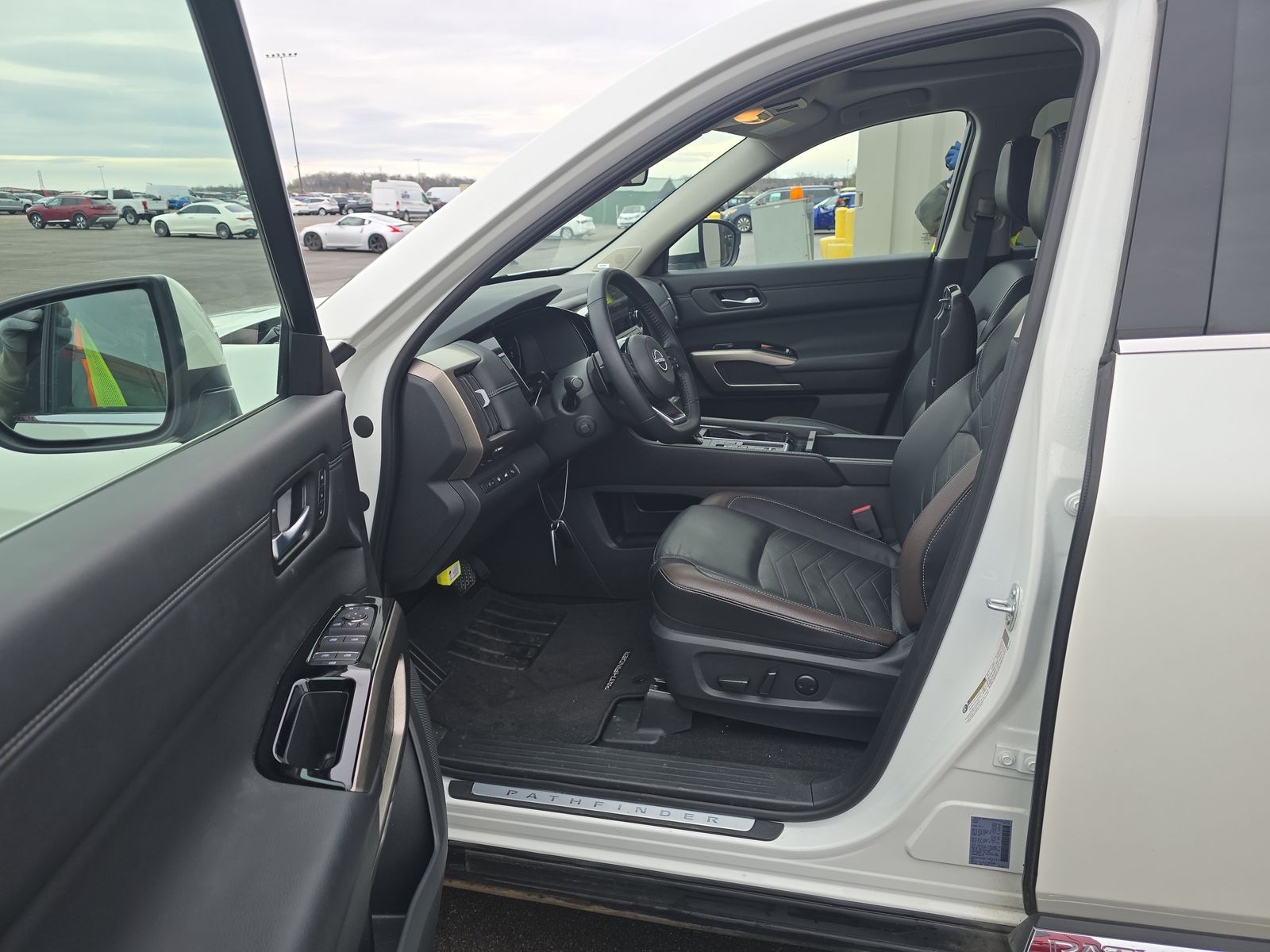 2024 Nissan Pathfinder Platinum FWD