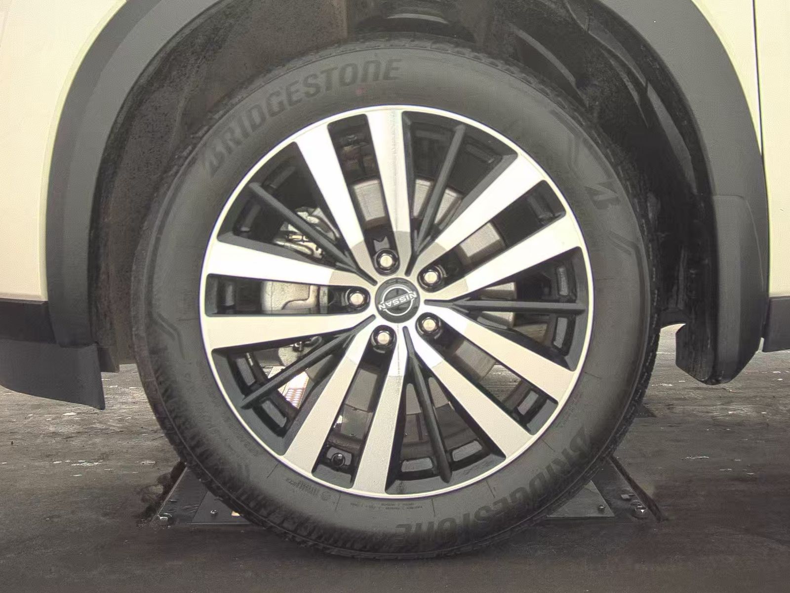 2024 Nissan Pathfinder Platinum FWD