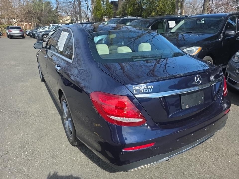 MERCEDES-BENZ E-CLASS - 7