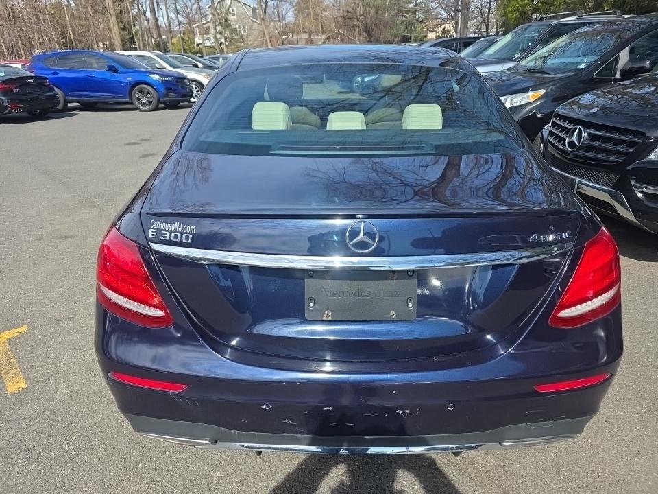 MERCEDES-BENZ E-CLASS - 6