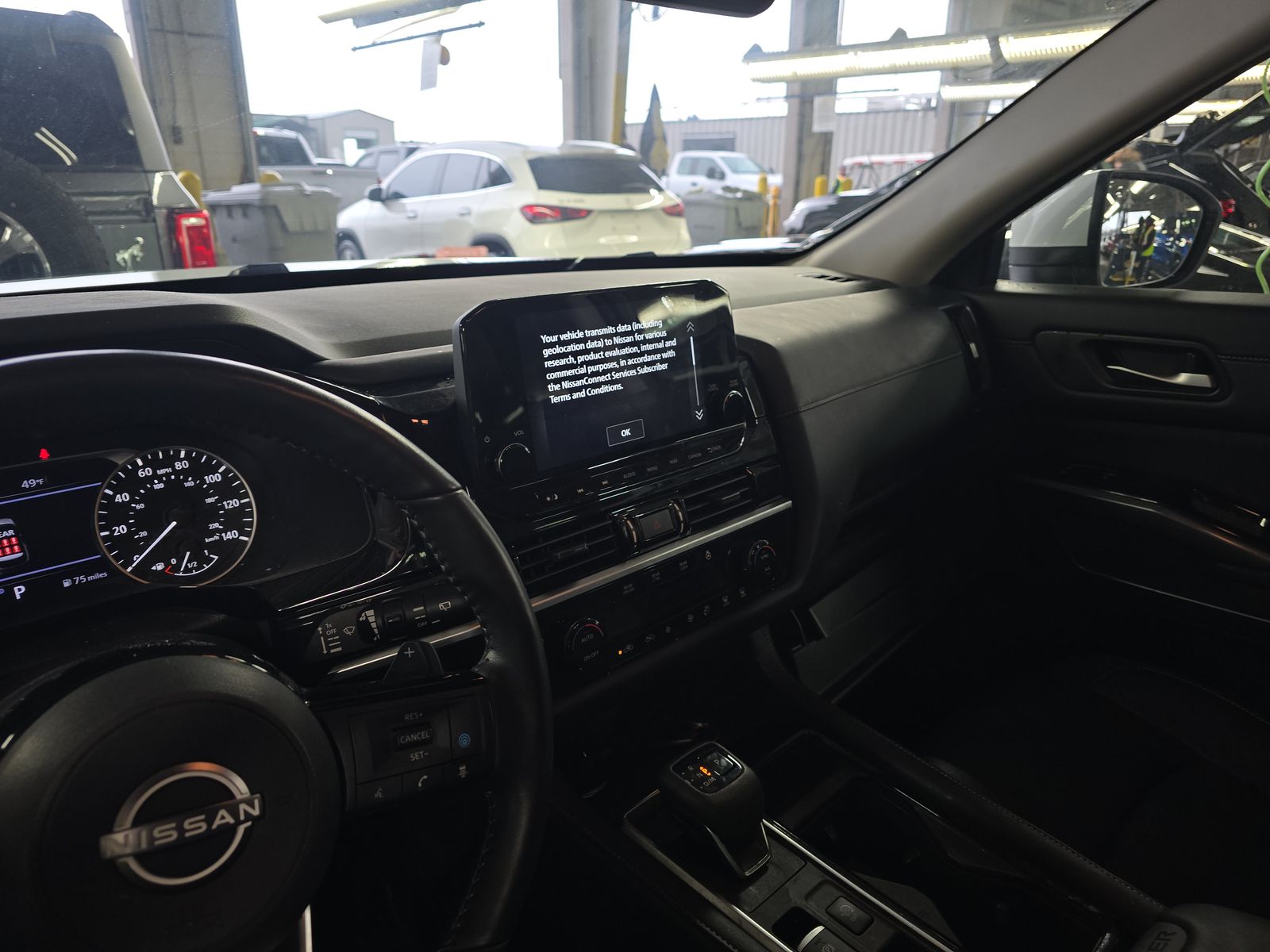 2025 Nissan Pathfinder SL FWD