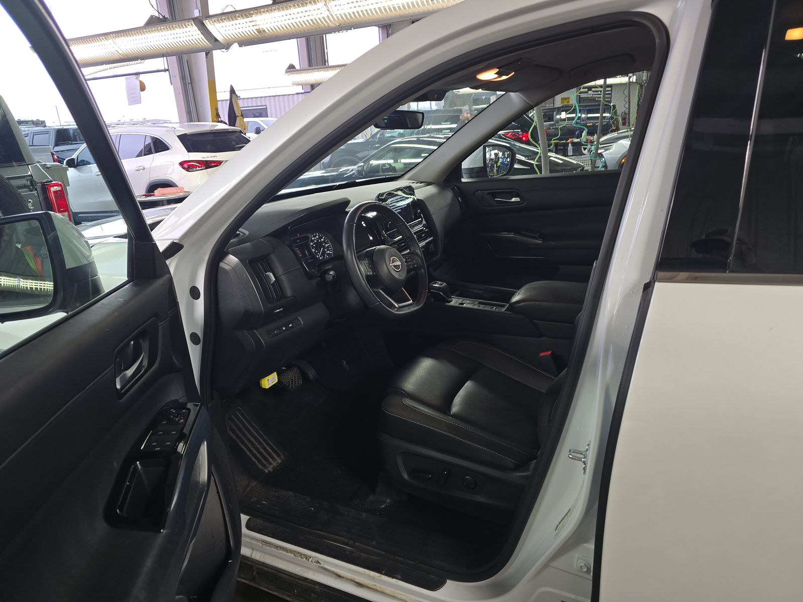 2025 Nissan Pathfinder SL FWD