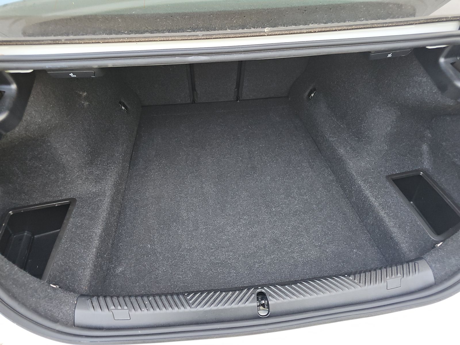 2025 BMW 5 Series 530i RWD