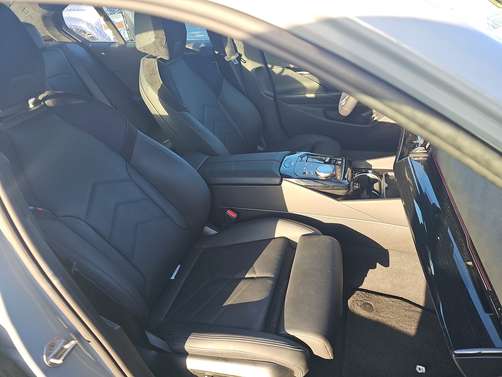 2025 BMW 5 Series 530i RWD