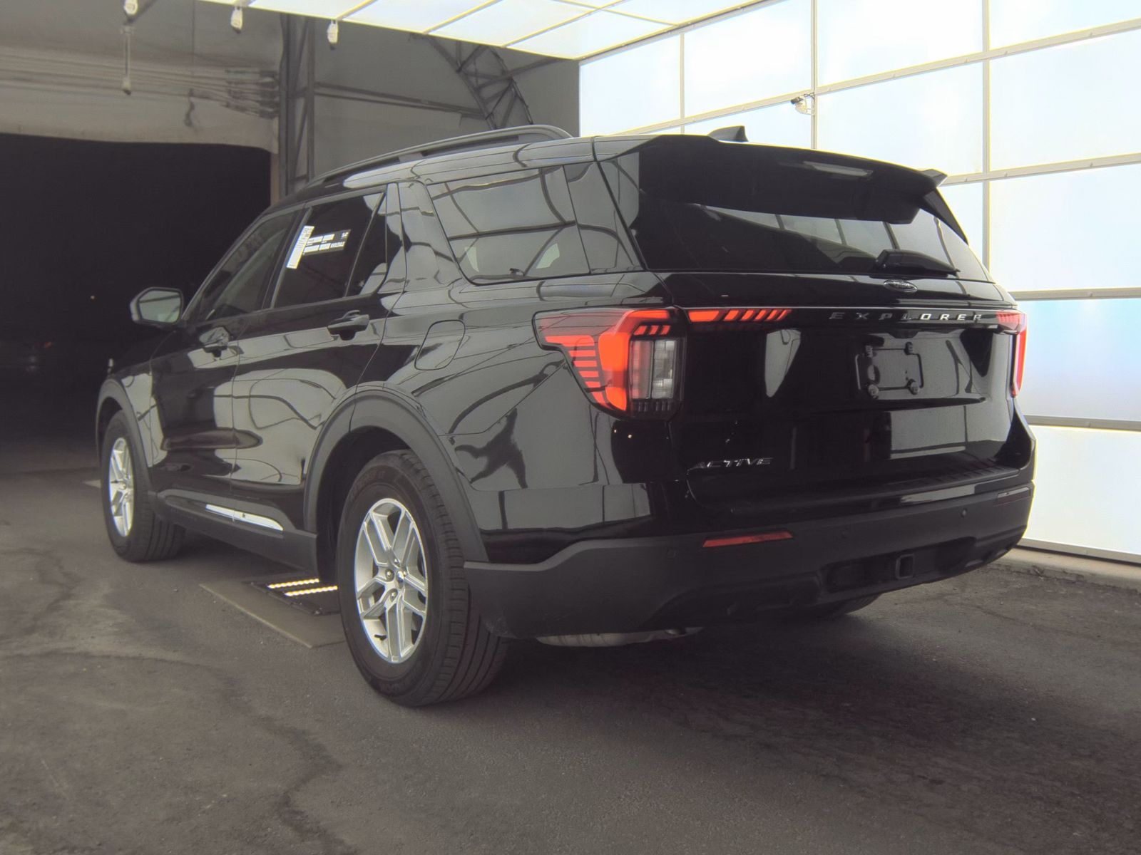 2025 Ford Explorer Active RWD