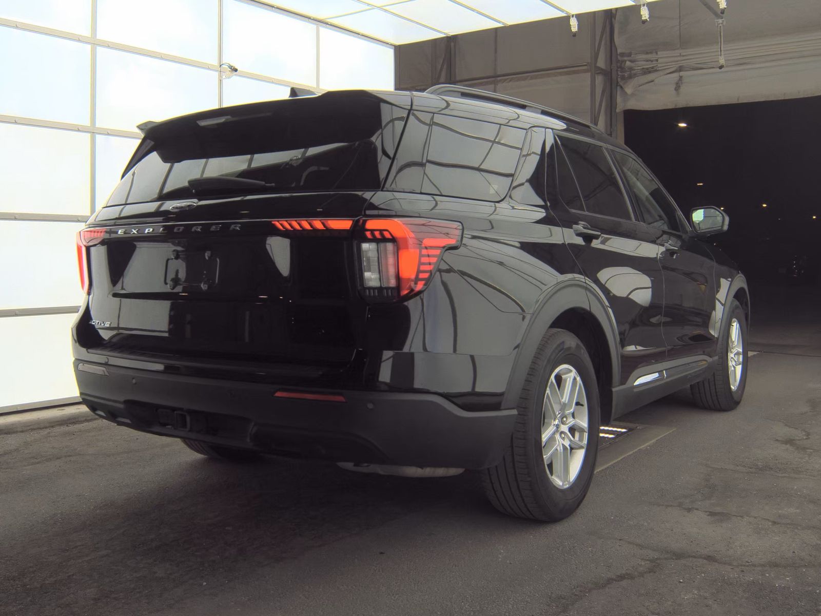 2025 Ford Explorer Active RWD