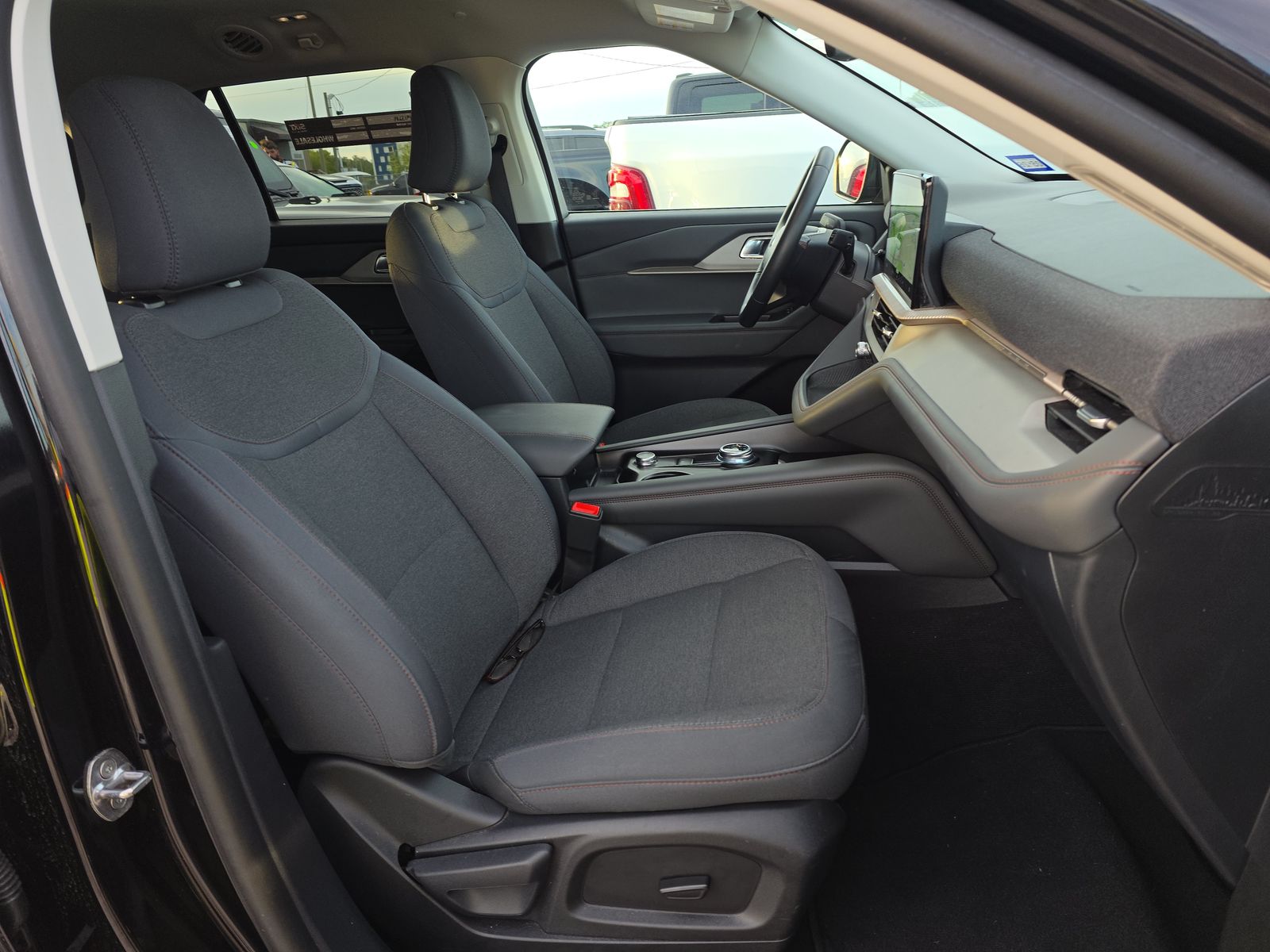 2025 Ford Explorer Active RWD