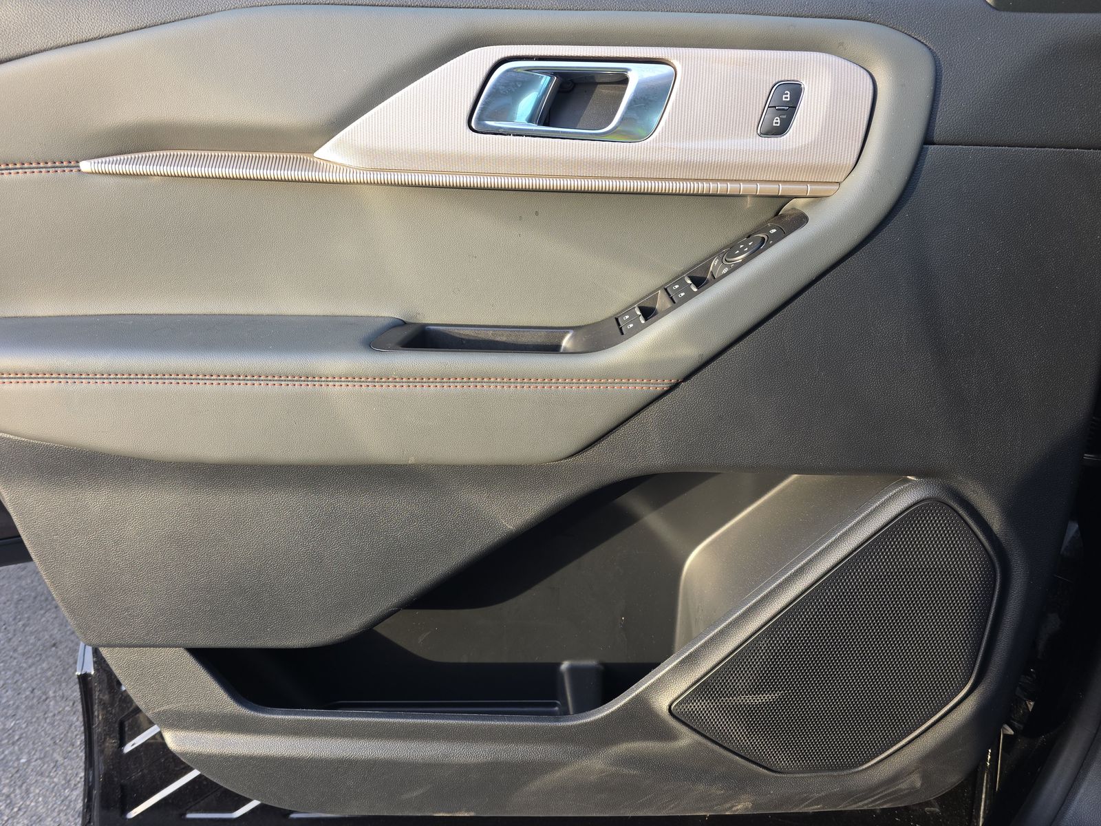 2025 Ford Explorer Active RWD